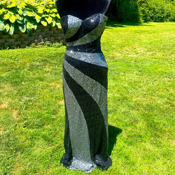 La Femme Dresses & Skirts - La Femme formal gown